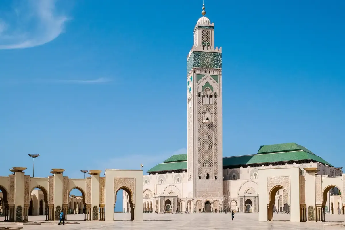 Le maroc dans les récit de voyage francais lahjomri